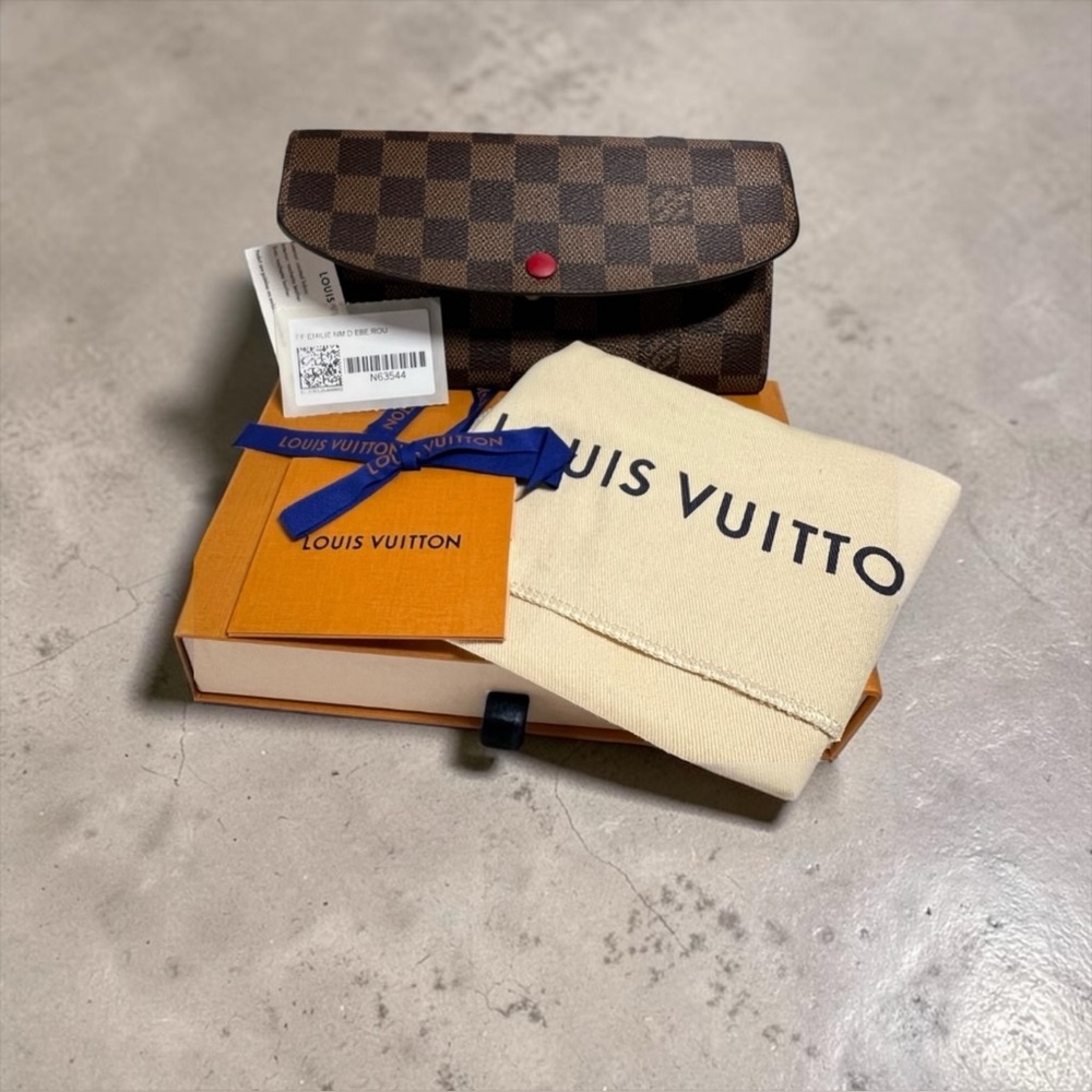 Louis Vuitton Emilie Wallet in Damier Ebene with Red Snap. Full Inclusion.